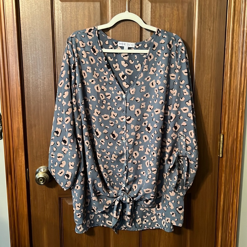 Like new Meri Skye tie front leopard print blouse 3x